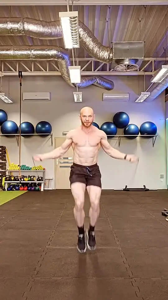 Trening kondycyjny ze skakanką